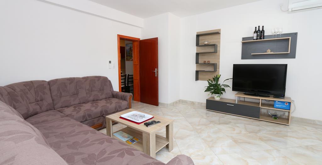 Apartments Jadranka Loviste Exterior photo