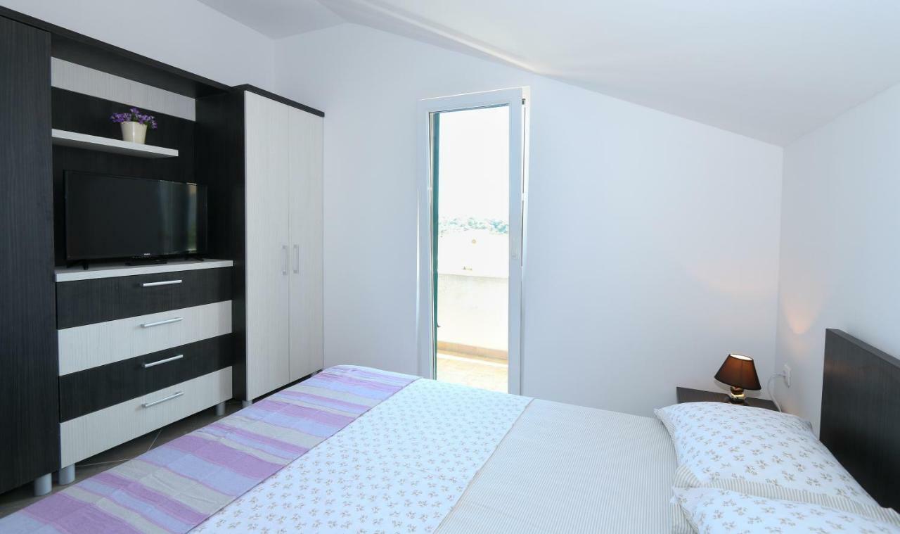 Apartments Jadranka Loviste Exterior photo